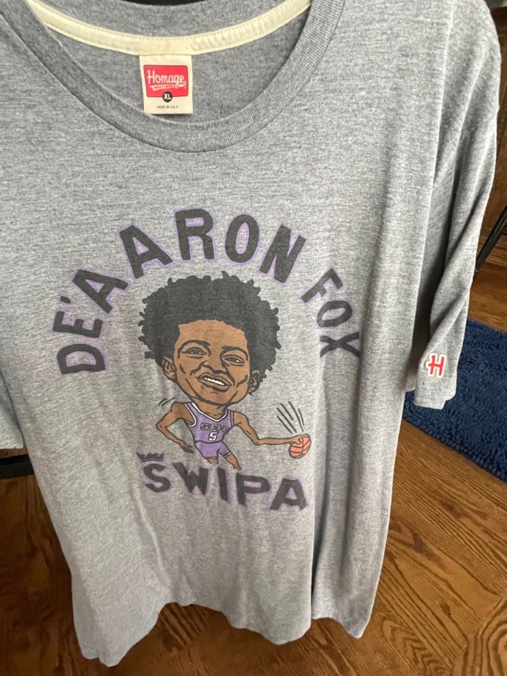 Homage T NBA's De'Aaron Fox "Swipa", Grey, XL - Picture 1 of 4
